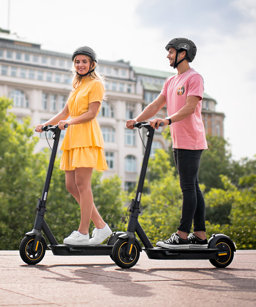 350W Elektroroller, faltbarer E-Scooter mit 50 km Reichweite, 10" Vollreifen, 15 Ah Akku und App-Steuerung