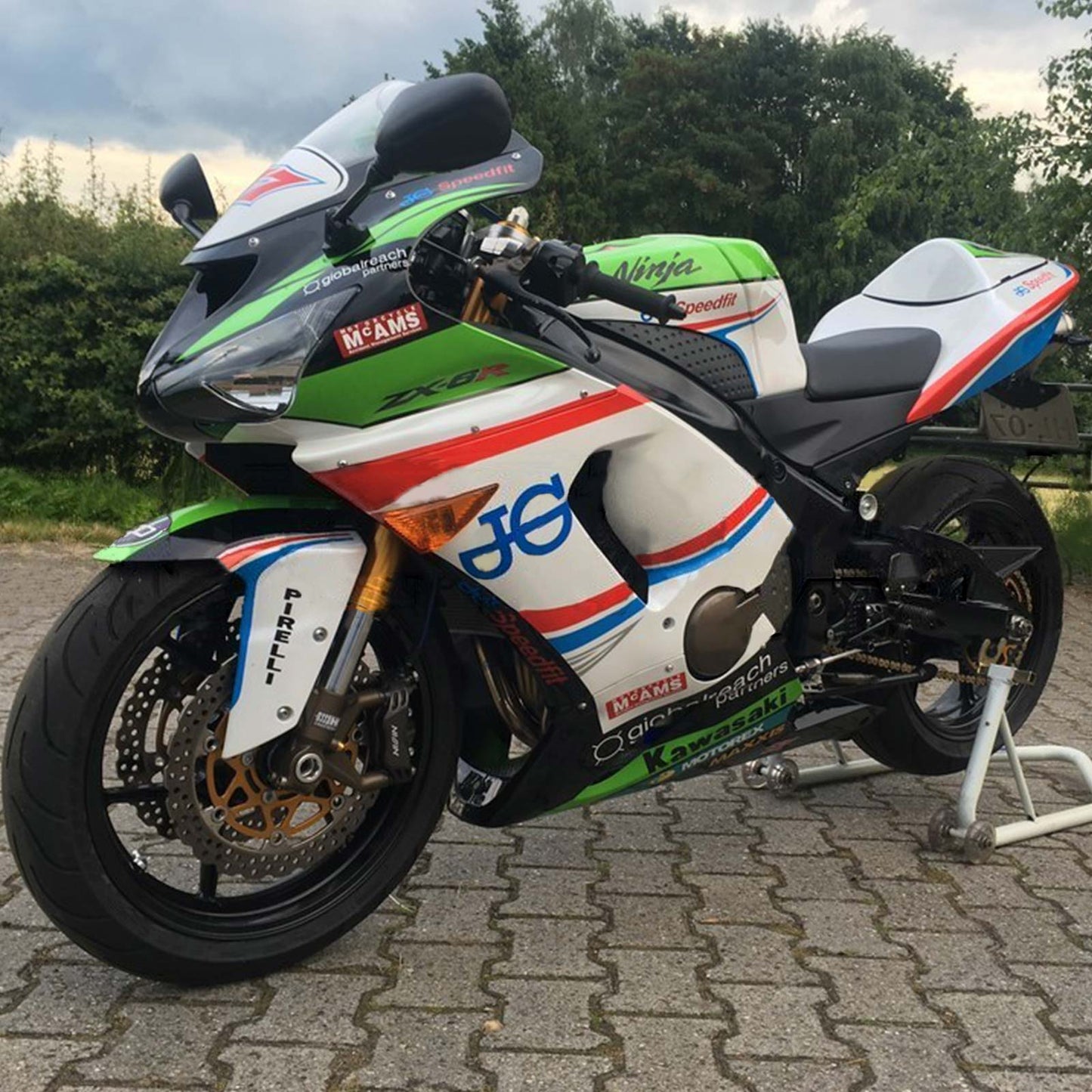 Amotopart Kawasaki 2005-2006 ZX6R 636 Wei? mit farbenfrohen Logoverkaufskit