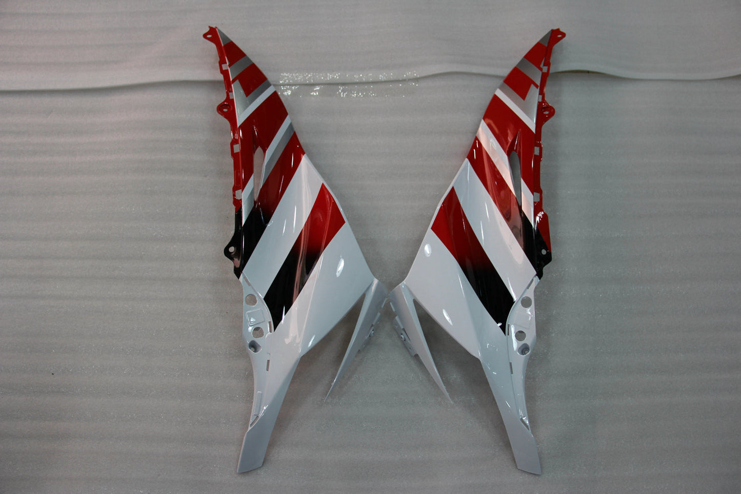 Kit carénage Amotopart 2011-2015 Kawasaki ZX10R blanc et rouge